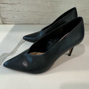 Vince Camuto black pumps heels